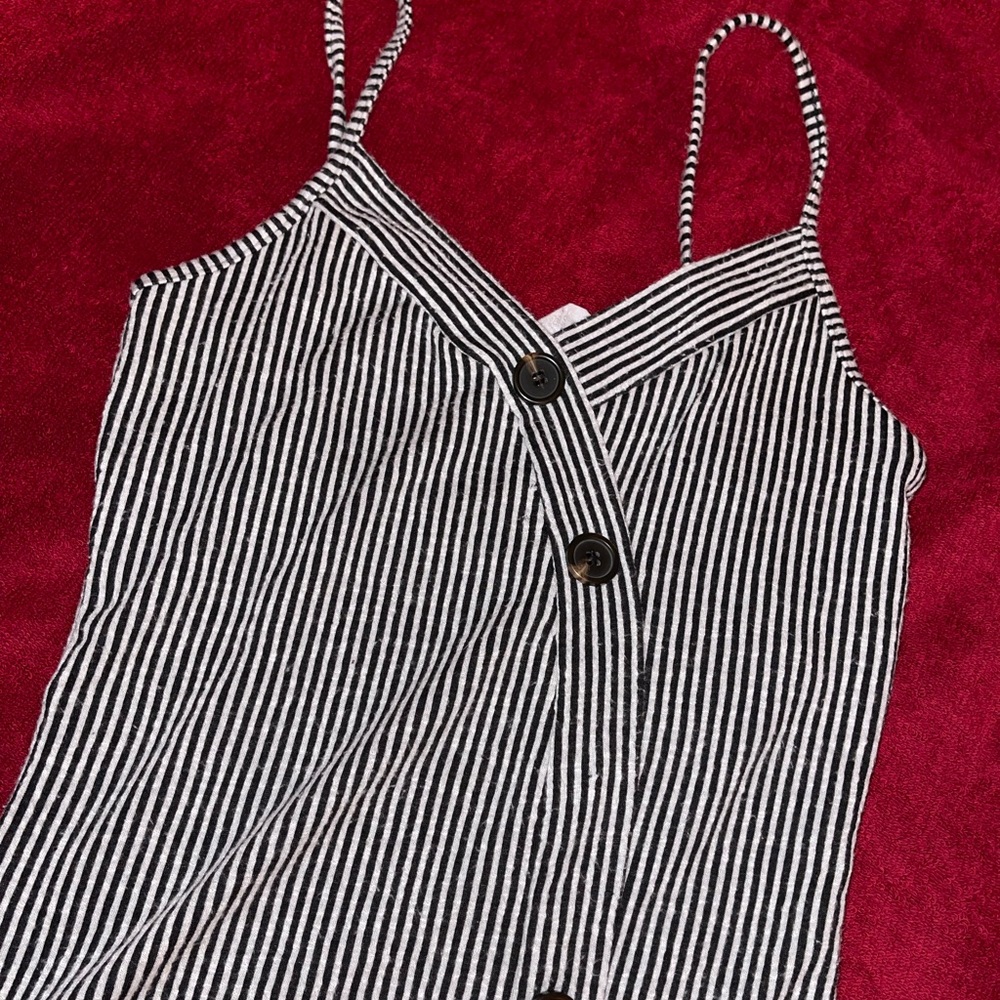 BLACK & WHITE BUTTON UP TANK TOP